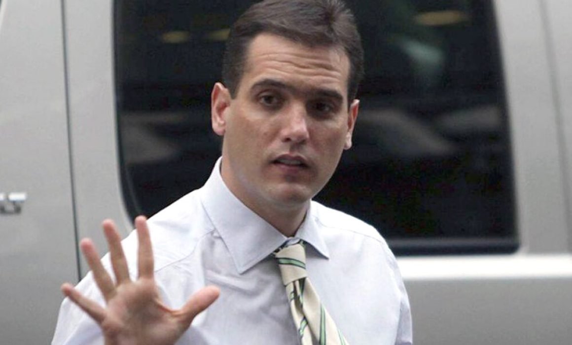 Juan_OrtizMX's tweet photo. 🗳️📌 EL VERDE EXIGE A MORENA 5 DE 17 CANDIDATURAS A GUBERNATURA

El PVEM ya puso precio a la alianza con Morena rumbo a 2027.

Así lo reporta La Jornada con versiones de legisladores de Morena.

Quien hace la exigencia es el Niño Verde, Jorge Emilio González.

Quiere 5 de las 17 candidaturas a gobernador que estarán en juego.

Su argumento es que ellos aportan votos y estructura.

¿Van a ceder en Morena?

Si ya cedieron en la reforma electoral y el Plan B...