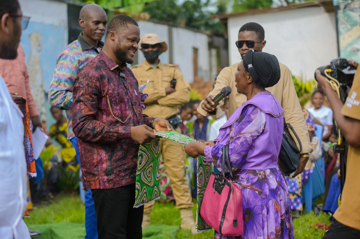 Williamkande2's tweet photo. Merci à toutes les femmes de la Fondation William Kande pour ce merveilleux moment de partage, rempli d’amour, de joie et de fraternité.

Votre engagement, votre énergie et votre esprit de solidarité font la force de notre fondation. Ensemble, continuons à bâtir une communauté unie, forte et tournée vers le développement de notre chère ville de MWENEDITU et de toute la RDC.

Recevez toute ma reconnaissance et mon profond respect.
