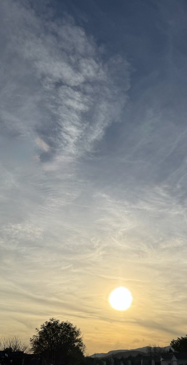 jonimarielew's tweet image. Last night’s sunset. #Nevada #desert #clouds #sunset #sky