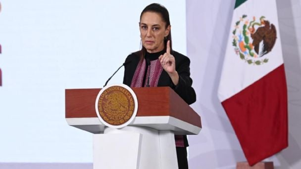 🗳️📌 EL VERDE EXIGE A MORENA 5 DE 17 CANDIDATURAS A GUBERNATURA

El PVEM ya puso precio a la alianza con Morena rumbo a 2027.

Así lo reporta La Jornada con versiones de legisladores de Morena.

Quien hace la exigencia es el Niño Verde, Jorge Emilio González.

Quiere 5 de las 17