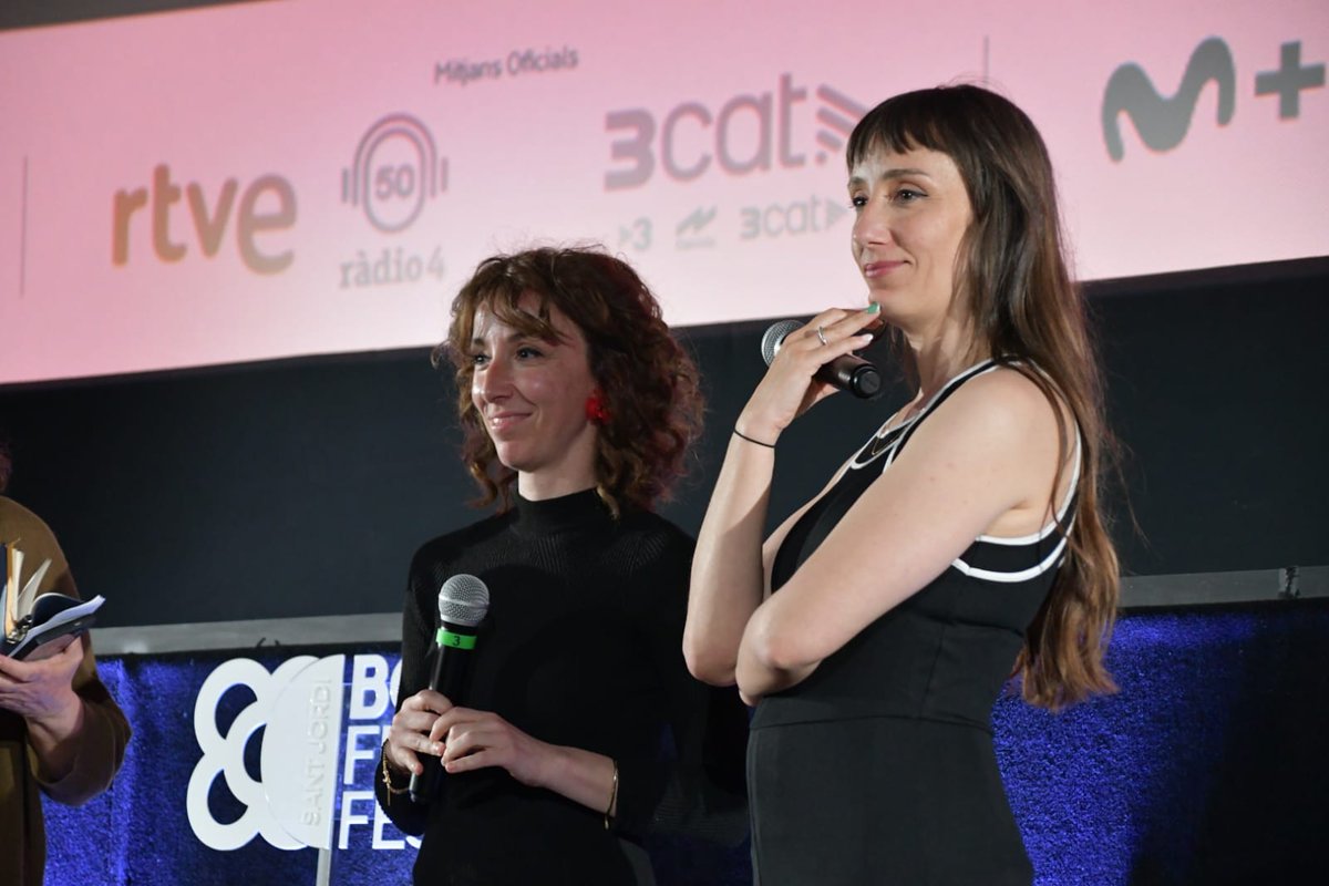 BCNFilmFest's tweet photo. Estrena mundial de HERMANOS al #BCNFilmFest2026!

Tanquem el quart dia de festival amb la sala plena de l'equip de la nova pel·lícula de les creadores de 'Chavalas', les germanes Carol i Marina Rodríguez Colás. https://t.co/pMER0w2TYC