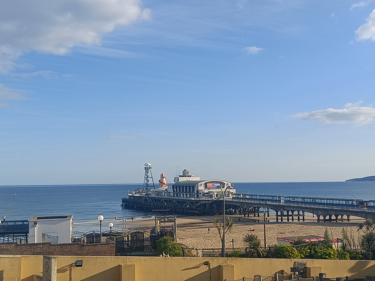 LabRajeev's tweet image. My third trip to #Bournemouth. This time to a surprisingly less-crowded beach on a weekend !  @BournemouthFun