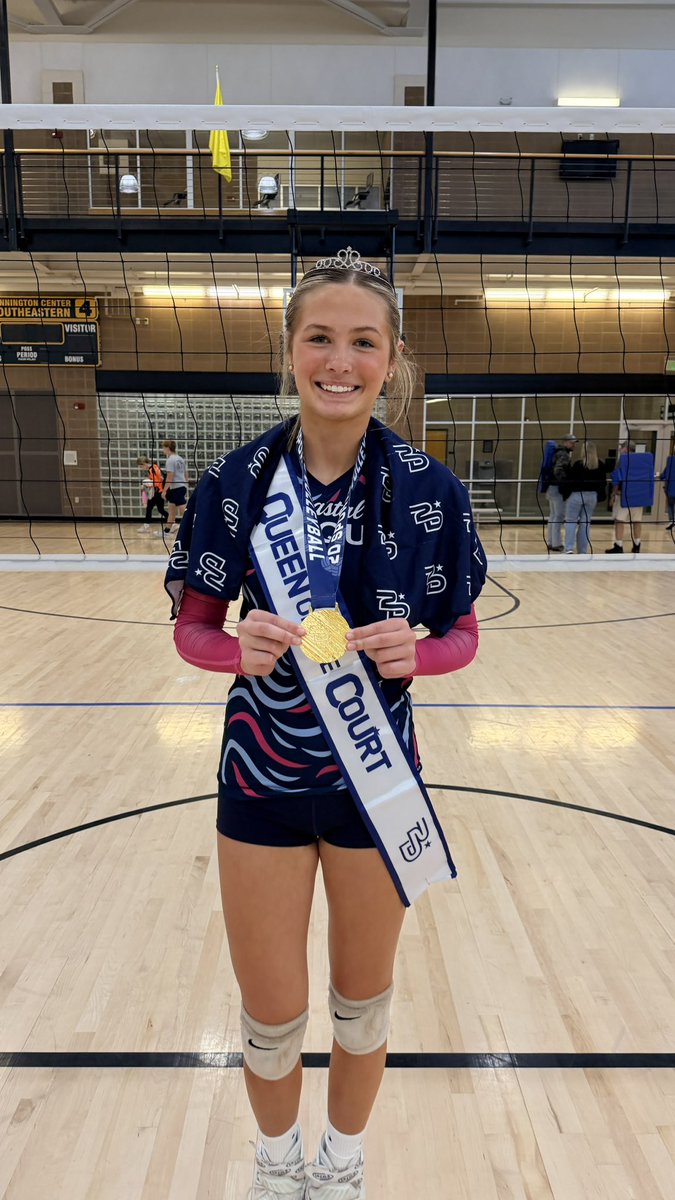 Emalynlightsey's tweet photo. Undefeated this weekend in Hammond 🏆
Queen of the Court 👑 
6-rotation player putting in the work #3 #EmalynLightsey https://t.co/OMFWcbOAtY