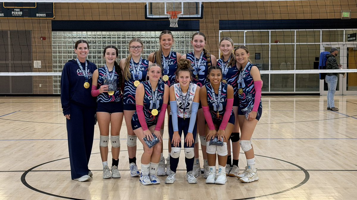 Emalynlightsey's tweet photo. Undefeated this weekend in Hammond 🏆
Queen of the Court 👑 
6-rotation player putting in the work #3 #EmalynLightsey https://t.co/OMFWcbOAtY