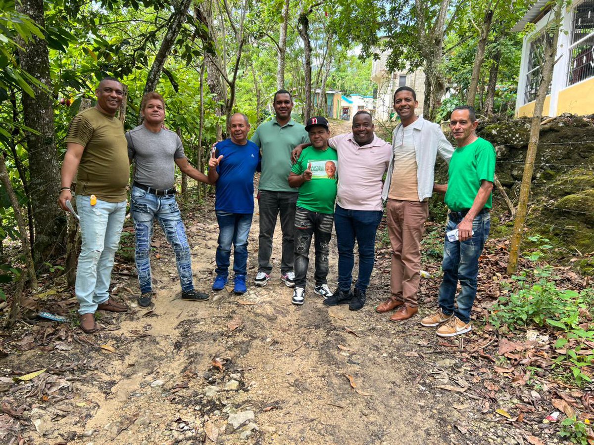 manuelcrespoRD's tweet photo. Nuestros formidables equipos de trabajos, visitaron cada seccion y cada paraje del Distrito Municipal de Blanco Arriba, Provincia Hermanas Mirabal. Todo un pueblo sumándose a una sola causa: @LeonelFernandez Presidente 2028. #FuerzaDelPueblo https://t.co/ITWeLKsByL