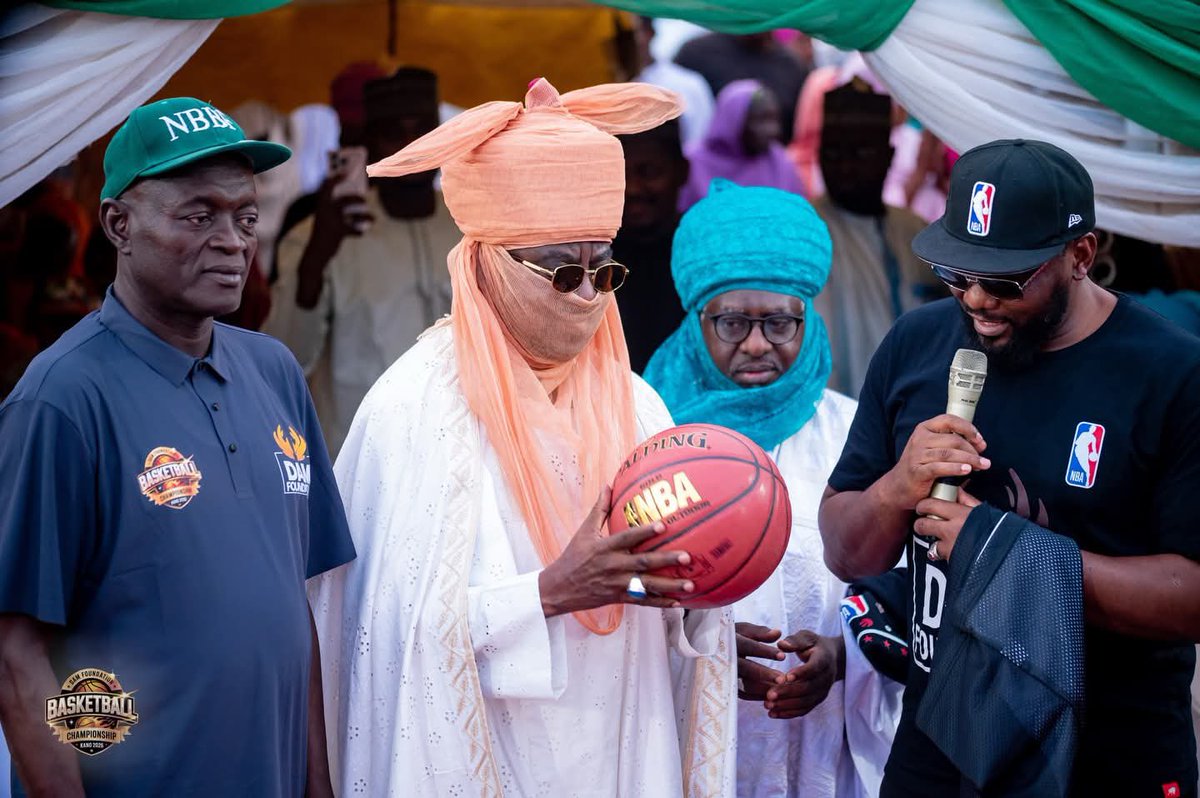 ML_Ballers's tweet photo. DAM Foundation President, Dr. Mustapha Abdullahi, presents basketball kits to His Royal Majesty, Aminu Ado Bayero, Sarkin Kano and Chairman of the Kano State Basketball Federation.
#DAMbasketball #DAMFoundation #DamFoundationKano #damfoundationbasketball 
#DAMbasketballchampionsh https://t.co/fM7UBILOhr