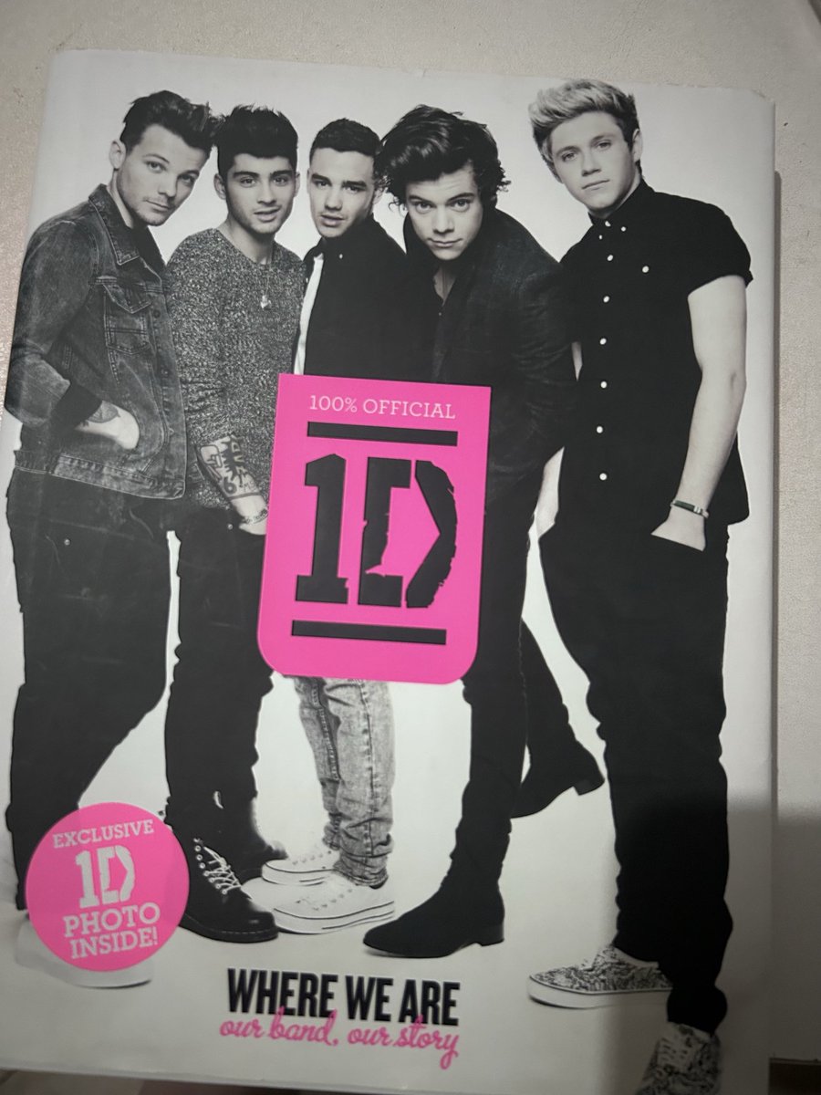 lwtmelon's tweet image. VENDO livro original one direction (item raro), todo em inglês. capa dura, em ótimo estado! 

R$500 + frete 

#onedirection #1D #HarryStyles #LouisTomlison #LiamPayne #niallhoran #ZaynMalik
