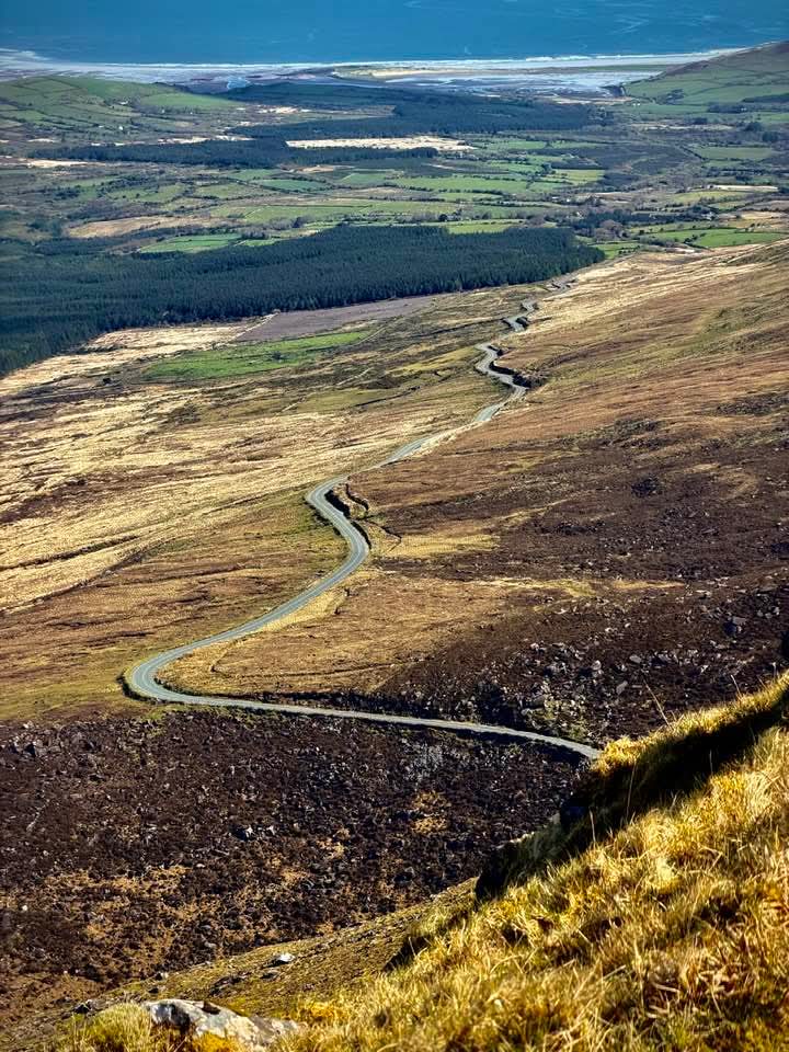 ThisIsIreland3's tweet image. Conor pass view on this spectacular day 🏞️💚

I bet you'd love to be driving that right now 💚☘️

📍 County Kerry - Ireland 🇮🇪

📸 Maryann Heidtke

#Kerry #Ireland #Conorpass #Irishroads