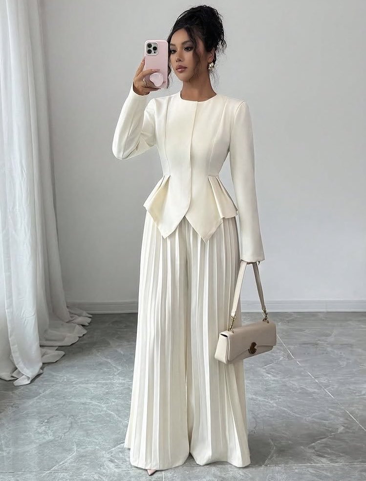 1KPOORA's tweet image. Beauty is modesty, you don’t need to show cleavage’s, thighs etc to be considered beautiful or attractive. 

@Samawoman_ng @womensfashionNY 
#beauty #womenfashion  #DURBANTHEWARMESTPLACETOBE