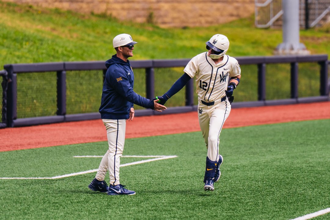 NCAABaseball's tweet image. Makin' it happen Mountaineers 😏

#NCAABaseball x 📸 @WVUBaseball