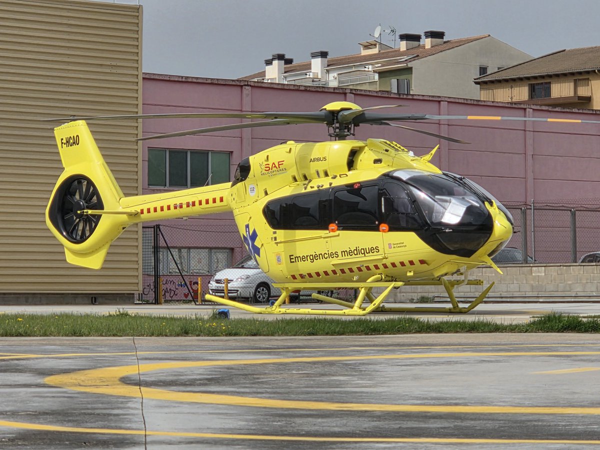 🚁 Avui que ha començat el Correllengua és un bon moment per preguntar a <a href="/salutcat/">Salut</a>, <a href="/govern/">Govern de Catalunya</a> i <a href="/semgencat/">SEM. Generalitat</a> per què els cartells de l'heliport sanitari de Tremp estan en castellà? 🤔