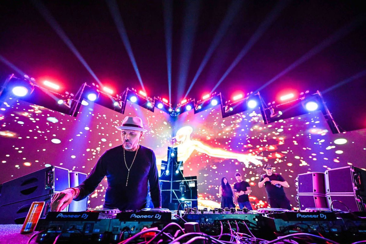BGonxhja's tweet photo. 🫶 Tirana e rinisë, energjisë dhe muzikës! 🎶🔥

Muse-X, një nga ngjarjet më të mëdha të industrisë kreative, e kthen kryeqytetin në skenën ku bashkohen artistë shqiptarë dhe ndërkombëtarë.🇦🇱🌍 https://t.co/HYpvlYA5eW