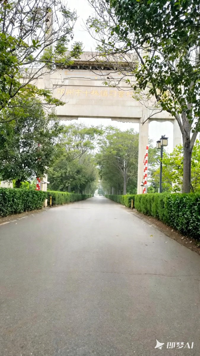 FKonk79178's tweet photo. 咱也没问台湾村是什么时候建的，石碑上写的是2010年，距离习氏宗祠没有多远，疫情前还真有种天命所归的感觉，觉得习近平天生就是来统一台湾的，疫情之后学会了国际互联网，感觉纯纯造假。下边的官员为了讨好圣上祠堂都给他修好几遍，��差再给他安排个台湾村吗？！这里是河南邓州十林镇习营村。 https://t.co/gjaWZli29j