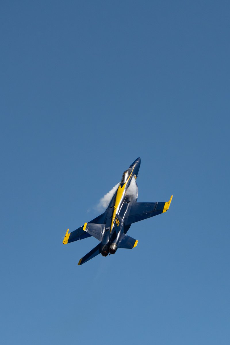 CRSImages's tweet image. Let’s get ready to rumble — this Blue Angel came to throw hands with the sky.   #BlueAngels #AviationPhotography #USNavy #AirShowLife #JetPower #CRSImages @airdotshow @BlueAngels