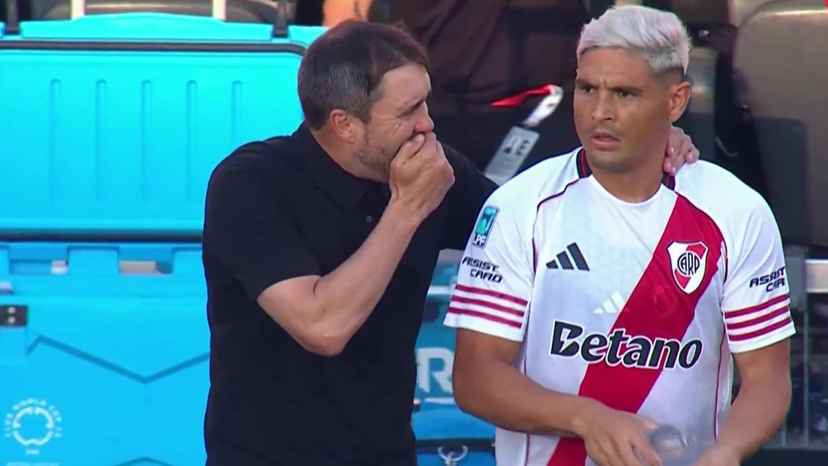 TyCSports's tweet image. MALAS NOTICIAS EN RIVER: DRIUSSI PIDIÓ EL CAMBIO

A los 17', el delantero de #River sintió una molestia y fue reemplazado por Salas en el Superclásico.