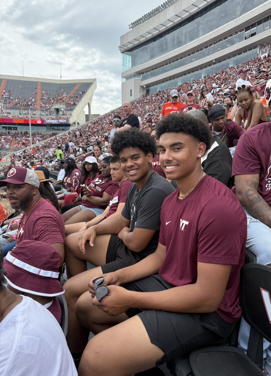 ZoCarter27's tweet photo. Thankful for a great weekend at Virginia Tech! Spring Football Game environment was amazing. Got to catch some of the softball game as well. Grateful for the Bradley family for their hospitality and showing me the VT way! Looking forward to getting back on campus soon! @J_Bradley77