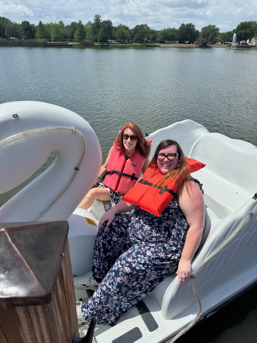 TerisaRiley's tweet photo. Fun but short trip to New Orleans to visit my daughter, @KateRemelius https://t.co/YCX67ppHrj