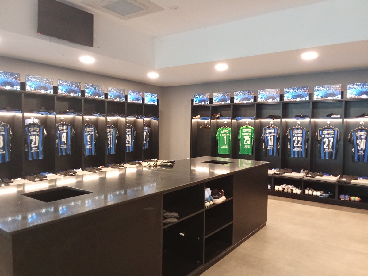 AlejandroW71296's tweet photo. Todo pronto para la banda!!
Vamo nosotros 💙🖤 https://t.co/q5ZzfPQpfV