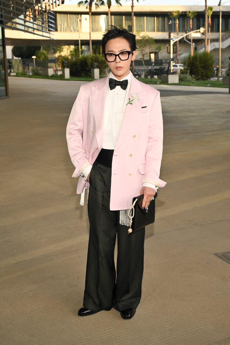 TOM FORD tweet media