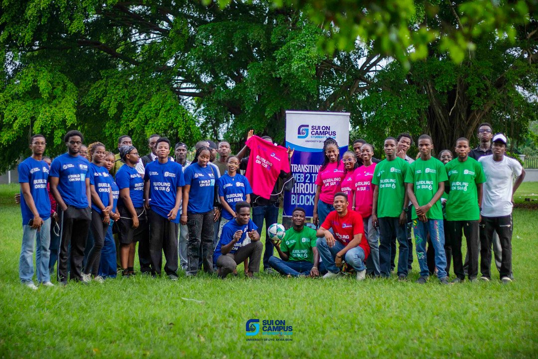 socscuniuyo's tweet photo. Quote this tweet with a photo of your 3 favorite SOCSC Uniuyo Club members, say what's so special about each of them and tag their X handles.

Will be checking retweets and replies from this one. https://t.co/KrLcV98uMn