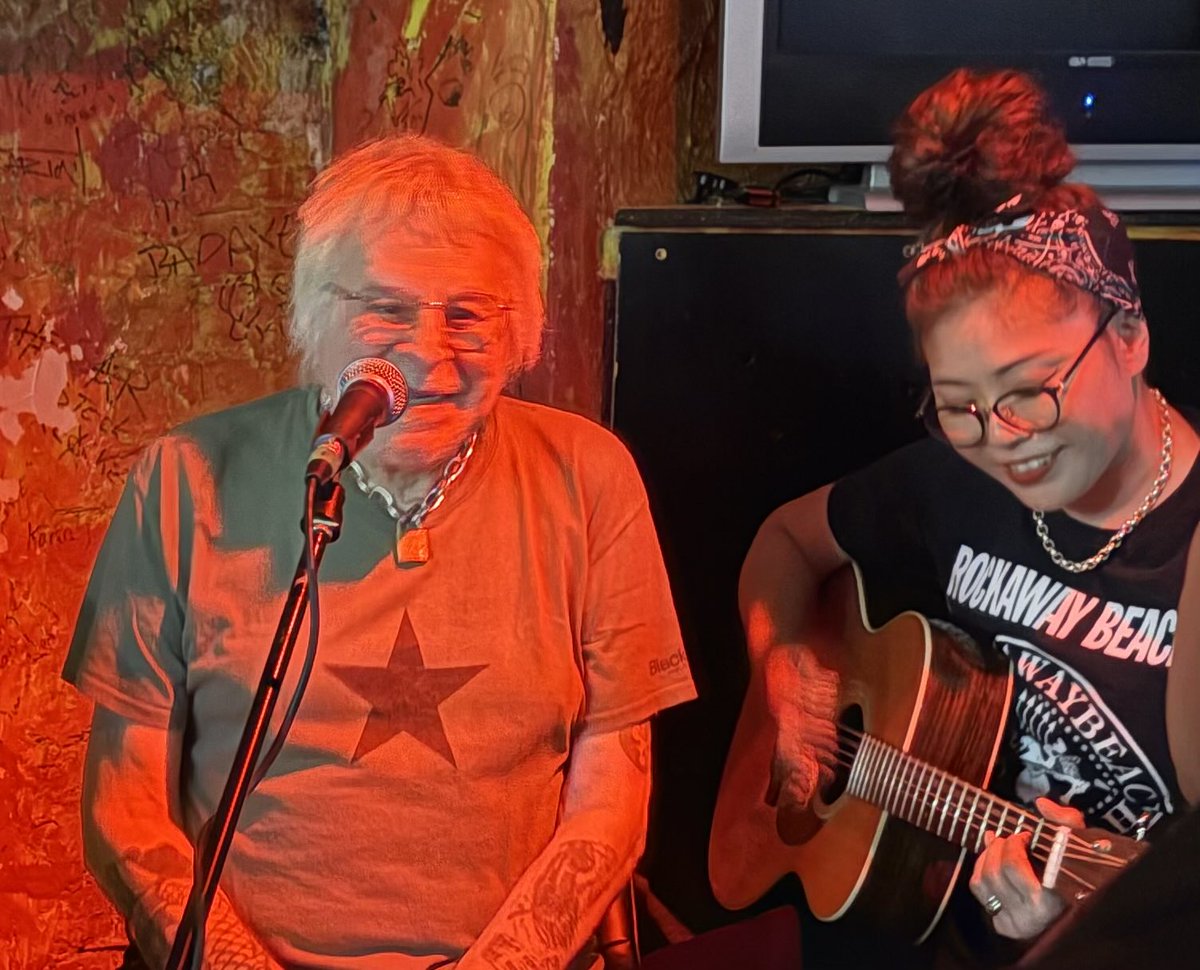 shaund194's tweet photo. Great evening with @SubsCharlie  @Foremans_bar  tonight. @UKSubs https://t.co/pf4FrabcP0