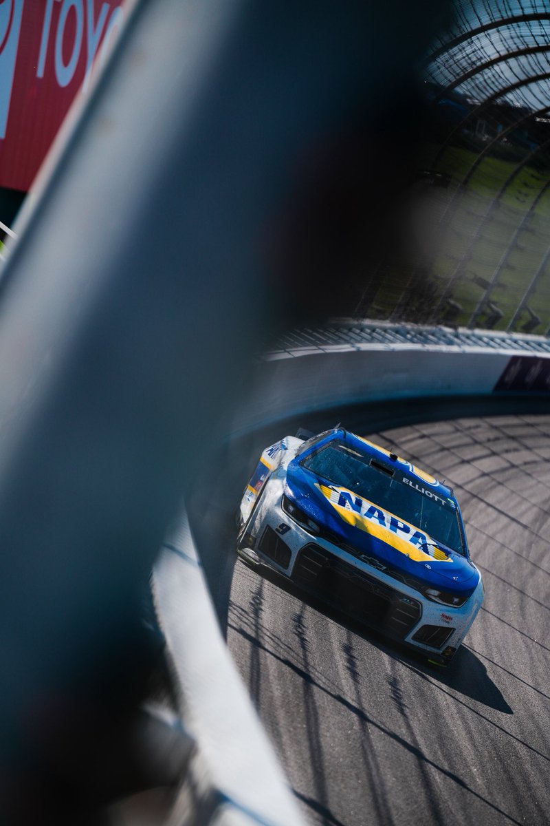 TeamHendrick tweet picture