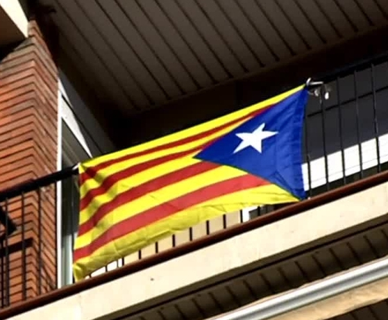 Poseu l'estelada al balcó per Sant Jordi. Que no ens prenguin la festa.