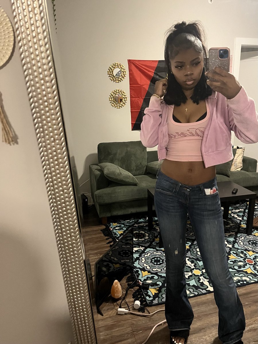 spoilorgo's tweet image. What the shirt says…
#goddess #princess