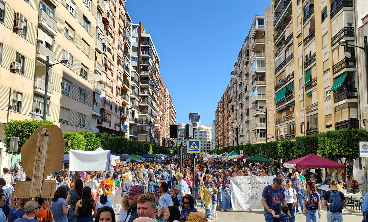 Quin diumenge hem tingut! 🤩
L'inici del <a href="/Correllengua_/">Correllengua Agermanat</a> ha estat un putíssim èxit i a les Trobades d'<a href="/escolatv/">Escola Valenciana</a> a Alzira hem sigut més de 20.000 persones!

S'ha acabat això d'estar a la defensiva, el que volem és guanyar 💥👊🏽