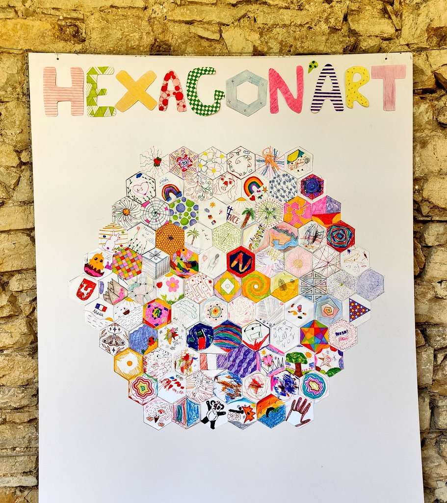 Dans le cadre de mon exposition photographique "Lumières sur la géométrie", l'oeuvre participative "Hexagon'Art" est enfin  terminée !
Des visiteurs ont décoré chacun à leur manière les 91 hexagones réguliers qui forment ce pavage hexagonal 😍
Bravo à toutes et à tous !