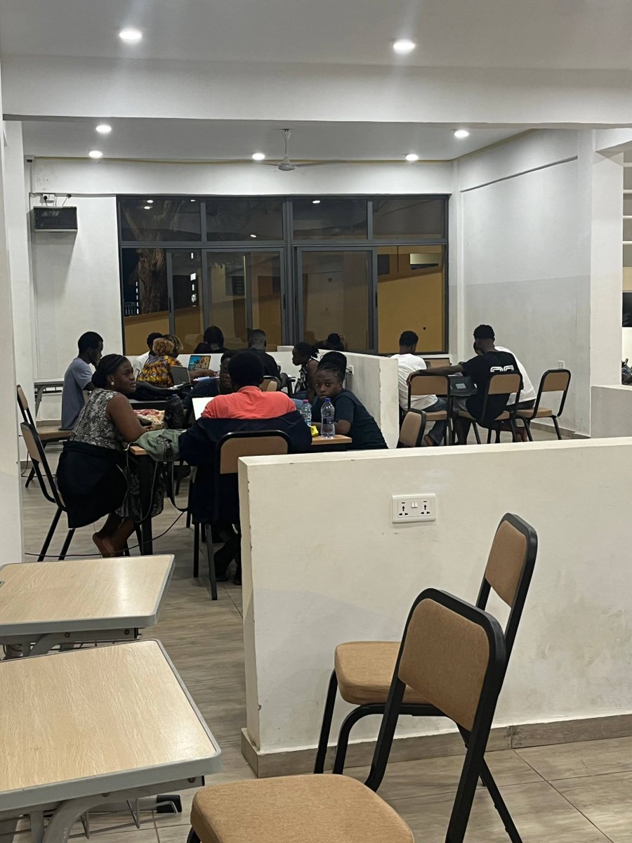 knust_library's tweet image. KNUST Library Mall is at full capacity as students revise for exams. We're committed to providing a conducive environment for academic excellence. To all candidates, we wish you success. #KNUSTLibrary #knust #AcademicExcellence #excel
