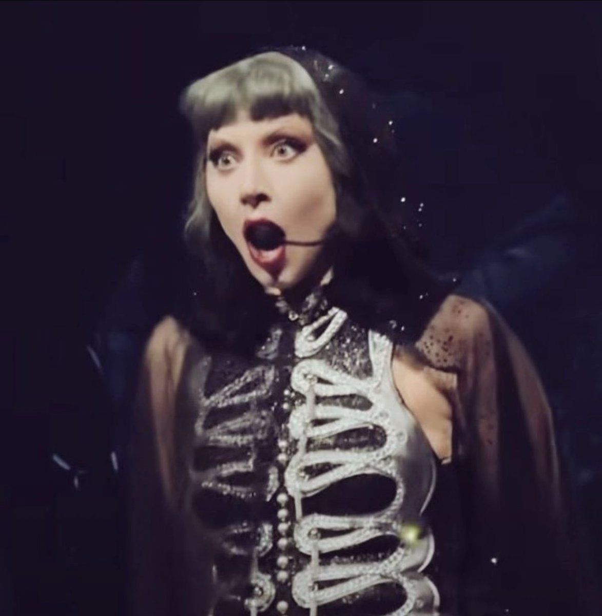 gagab33's tweet photo. I loved her expressions at the piano 🥺<33 https://t.co/0XYfKSvMST