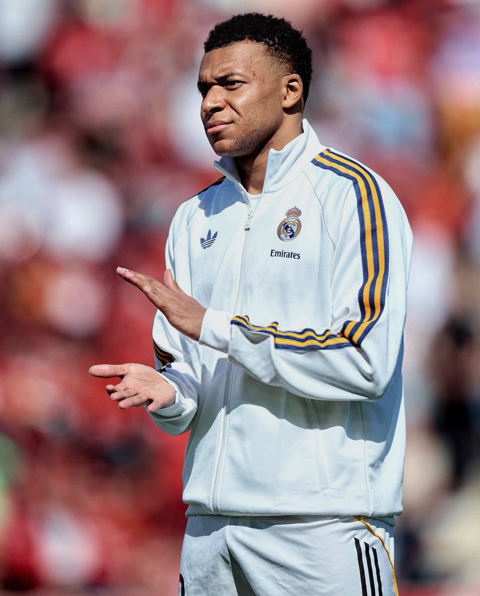 SUPRE𐌼E tweet media