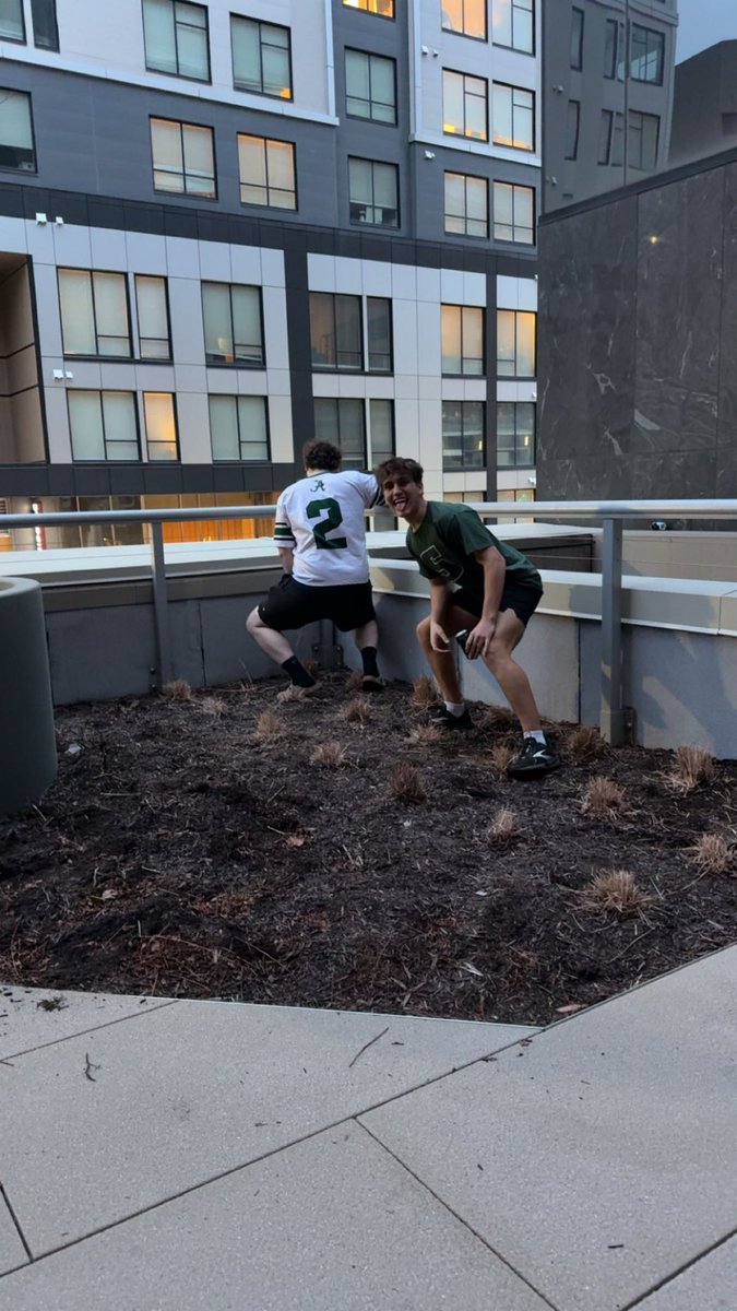 GTards_OnTop's tweet photo. When you gotta go you gotta go
#squatandgo
#makingitwork https://t.co/ZjsO8EzXuI