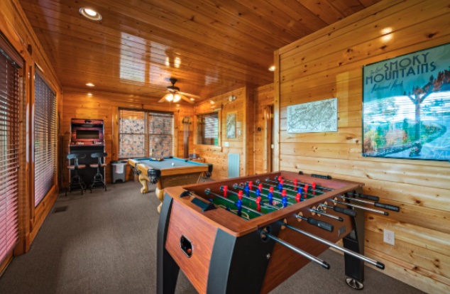 itscabintime's tweet photo. https://t.co/gSENWfB7qA  Escape to “Tonight’s Dream” in Sevierville, TN – a 3-bed cabin for 10 with mountain views, a private hot tub &amp; a game room with pool, foosball &amp; an Ultracade. Book direct &amp; save! #itscabintime #bookdirect https://t.co/JnBDdTSvcY