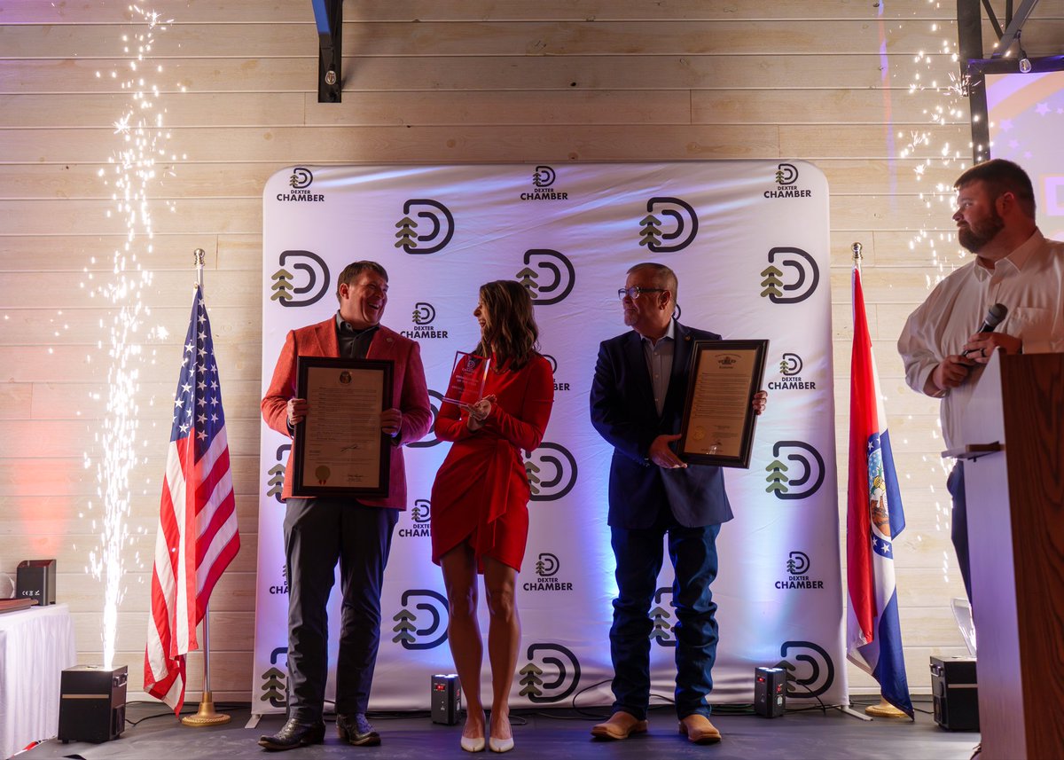 mmKyleAubuchon's tweet image. Almost caught on fire by standing too close to the sparklers but had a great time representing @BeanSenate at the Dexter Chamber Annual Awards Banquet! Congrats to Joe Craig on his selection as Citizen of the Year - he’s an incredible photographer - look up Soulmarks #Dexter