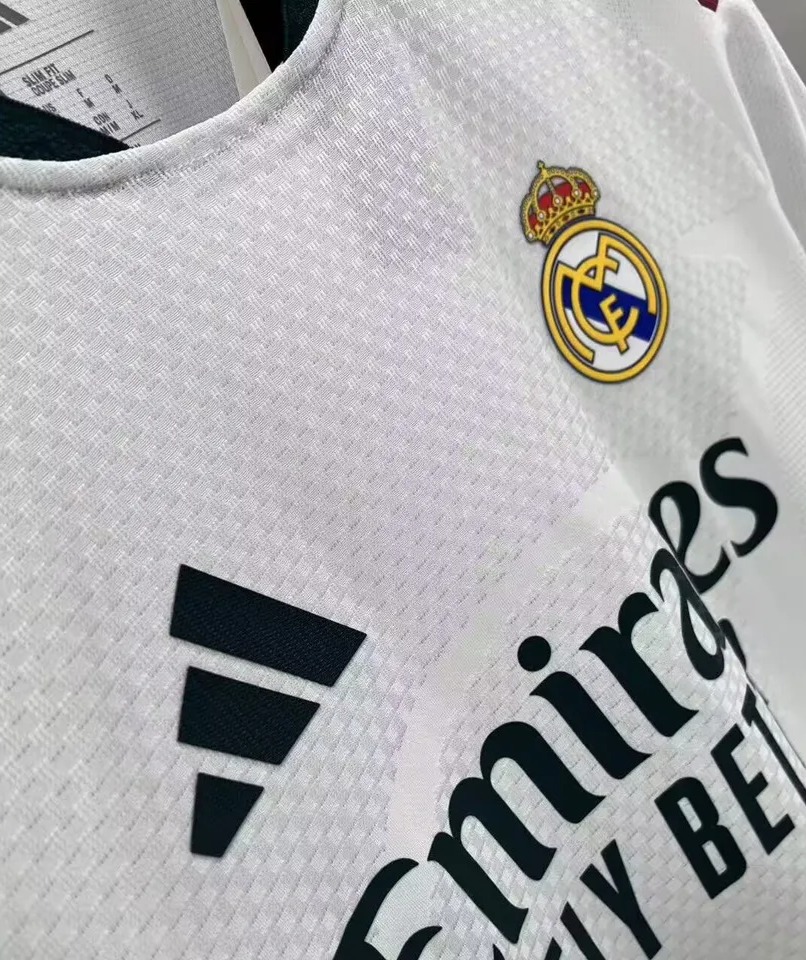 Hamza_RMFC's tweet photo. قميص ريال مدريد الموسم القادم (نسخة اللاعبين) 👀 https://t.co/2hlfZlahht