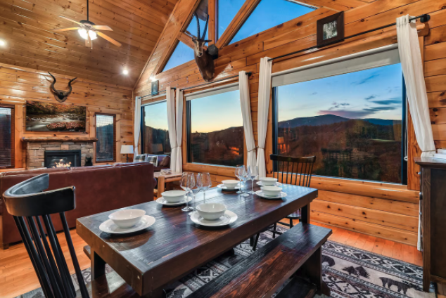 itscabintime's tweet photo. https://t.co/gSENWfB7qA  Escape to “Tonight’s Dream” in Sevierville, TN – a 3-bed cabin for 10 with mountain views, a private hot tub &amp; a game room with pool, foosball &amp; an Ultracade. Book direct &amp; save! #itscabintime #bookdirect https://t.co/JnBDdTSvcY