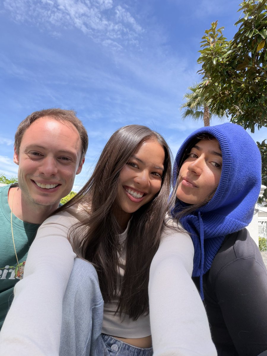 sophia tweet media