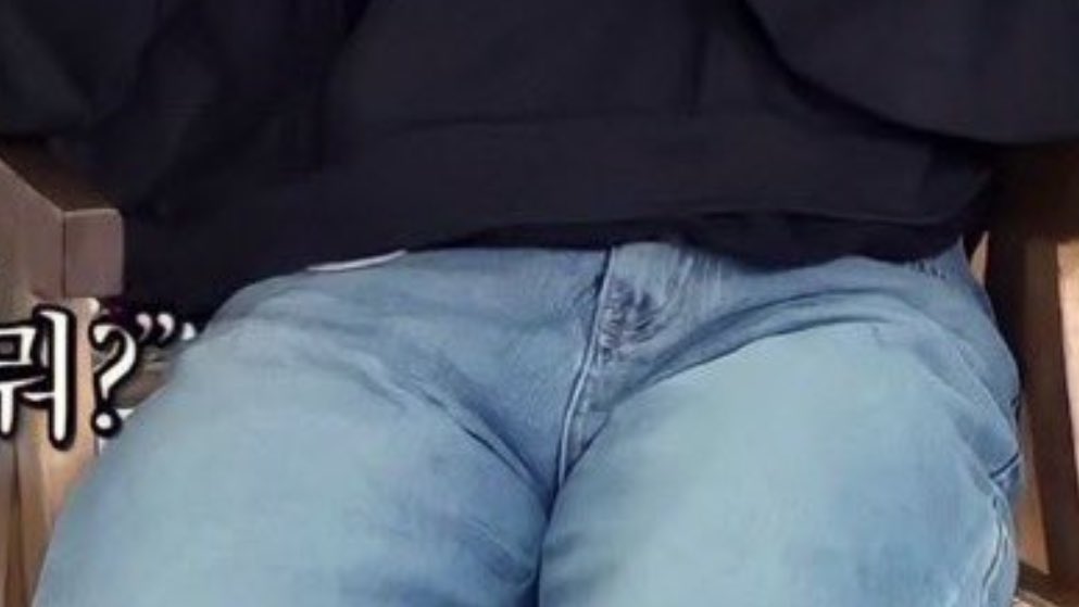 chnyearner's tweet photo. i wish i could sit on chn big thighs https://t.co/ySby15u0f2