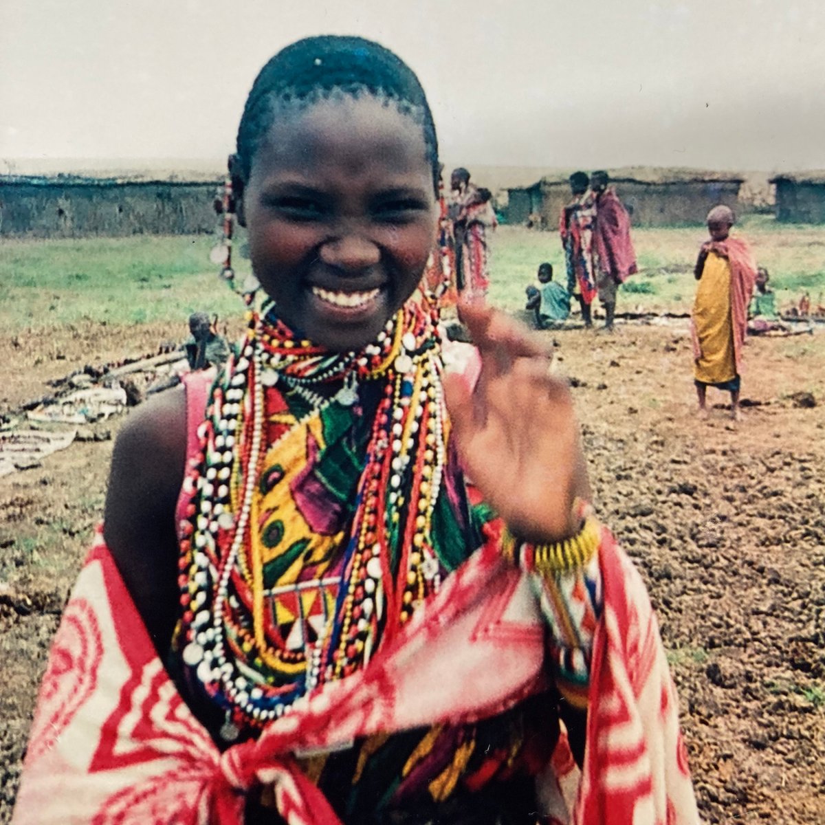 MachuraJerzy's tweet image. Tym gestem👋 sympatycznej Masajki 🙋‍♀️😁  spod Kilimandżaro, mówię Wam "ciao" 🙋‍♂️- zmęczony X-owskimi przeszkodami...💶🧐😏

Dni coraz dłuższe, realny świat bardziej kusi🌍😈🤩
Nie mówię żegnaj, mówię do widzenia...⛔️👋
#Maasai #Kenya #MasaiMara #Kilimanjaro #TwarzeAfryki
📷(my) 🇰🇪