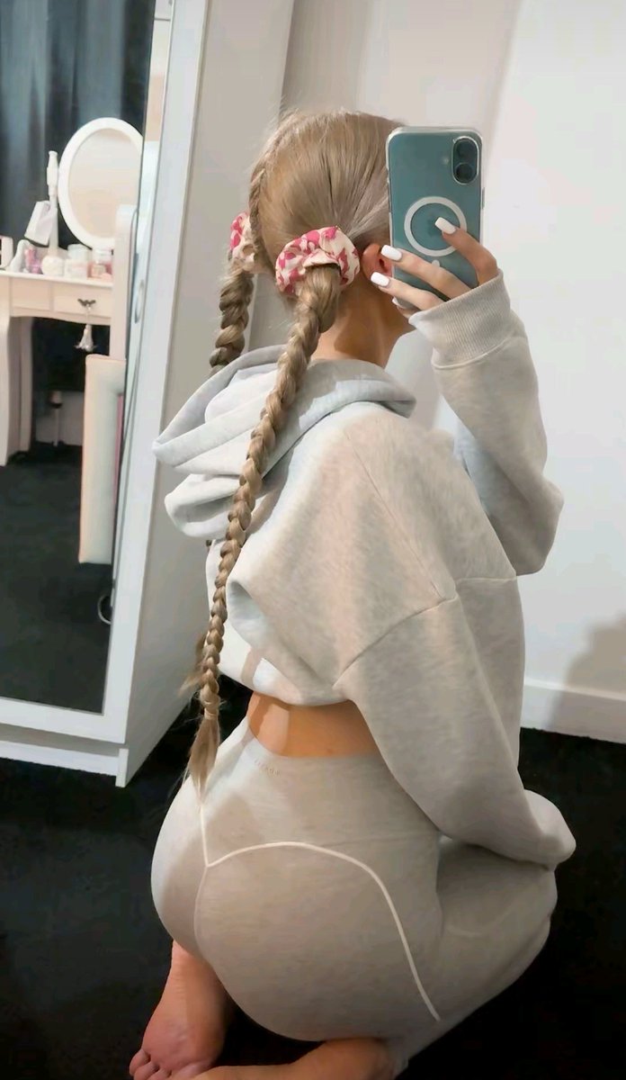 𝕾𝖍𝖆𝖗𝖔𝖓 tweet media