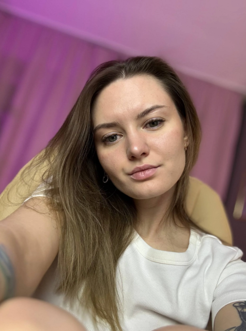 sofiablockchain's tweet image. Which app is not on your phone:  
1. #Instagram  
2. #Snapchat  
3. #TwitterX 
4. #WhatsApp  
5. #Spotify 
6. #TikTok 
7. #Facebook