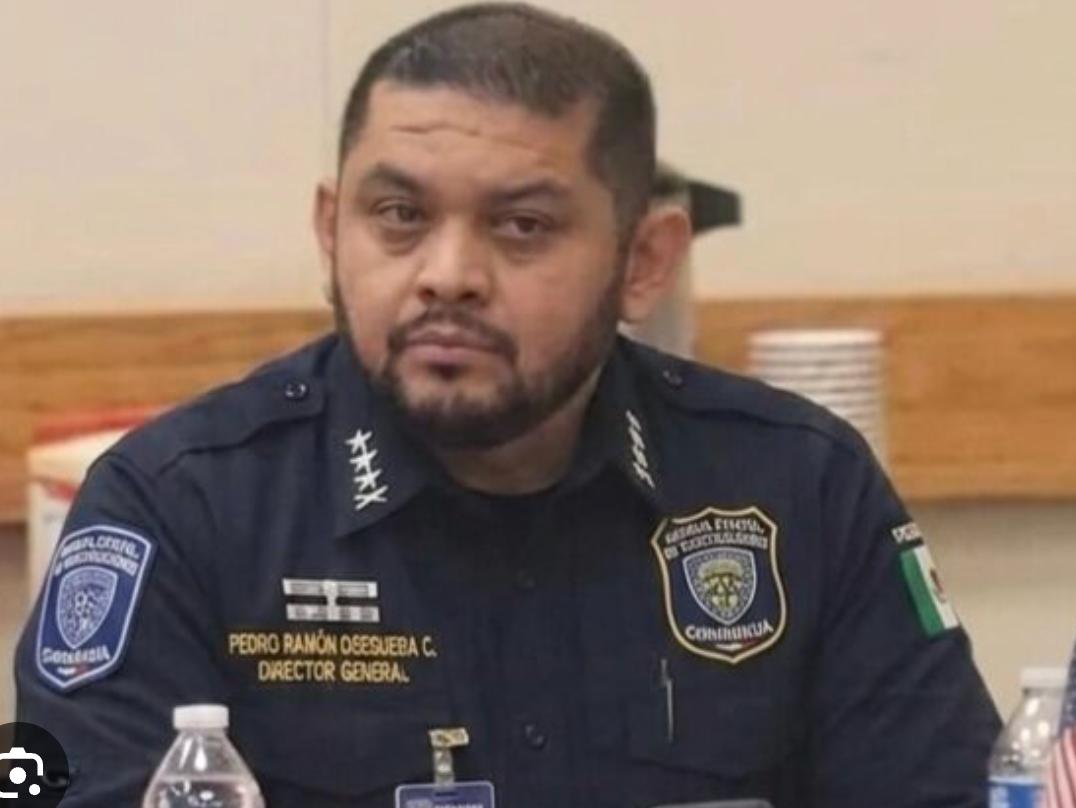 regionalmorelos's tweet image. Tragedia en #Chihuahua 🕊️

​Lamentable accidente en la zona serrana: fallecen el Director de la AEI, Pedro Oseguera, un agente y 2 instructores de la Embajada de EE. UU. al caer su vehículo a un barranco tras un operativo en Morelos. QEPD. 🙏

​#AEI #Seguridad #Guachochi 🇲🇽🇺🇸