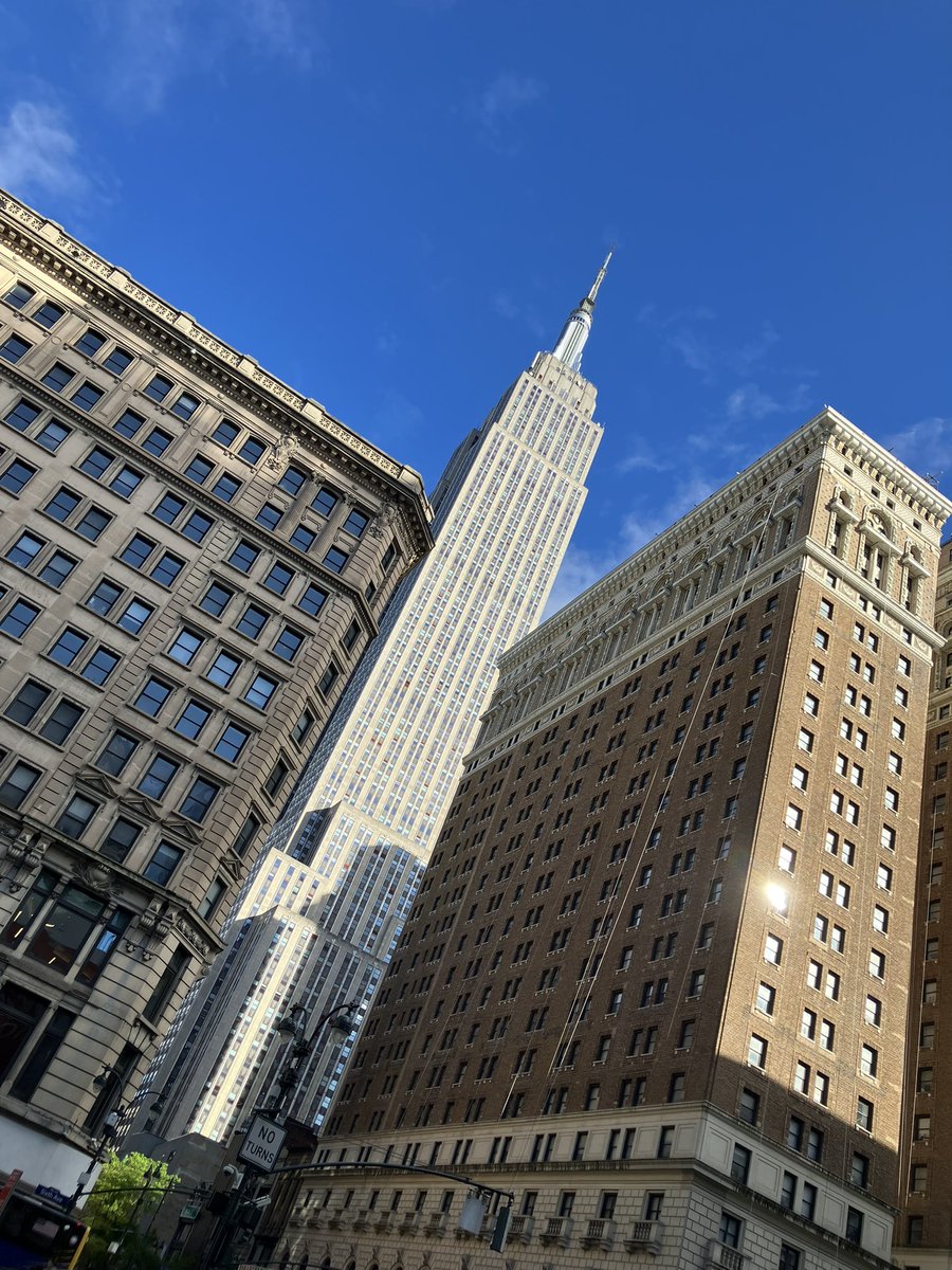 MutsukoTweeting's tweet photo. Midtown vibes, soft afternoon light🗽🏙️💕 ミッドタウンの空気、やわらかい午後の光✨ https://t.co/EpFzlT3lAr