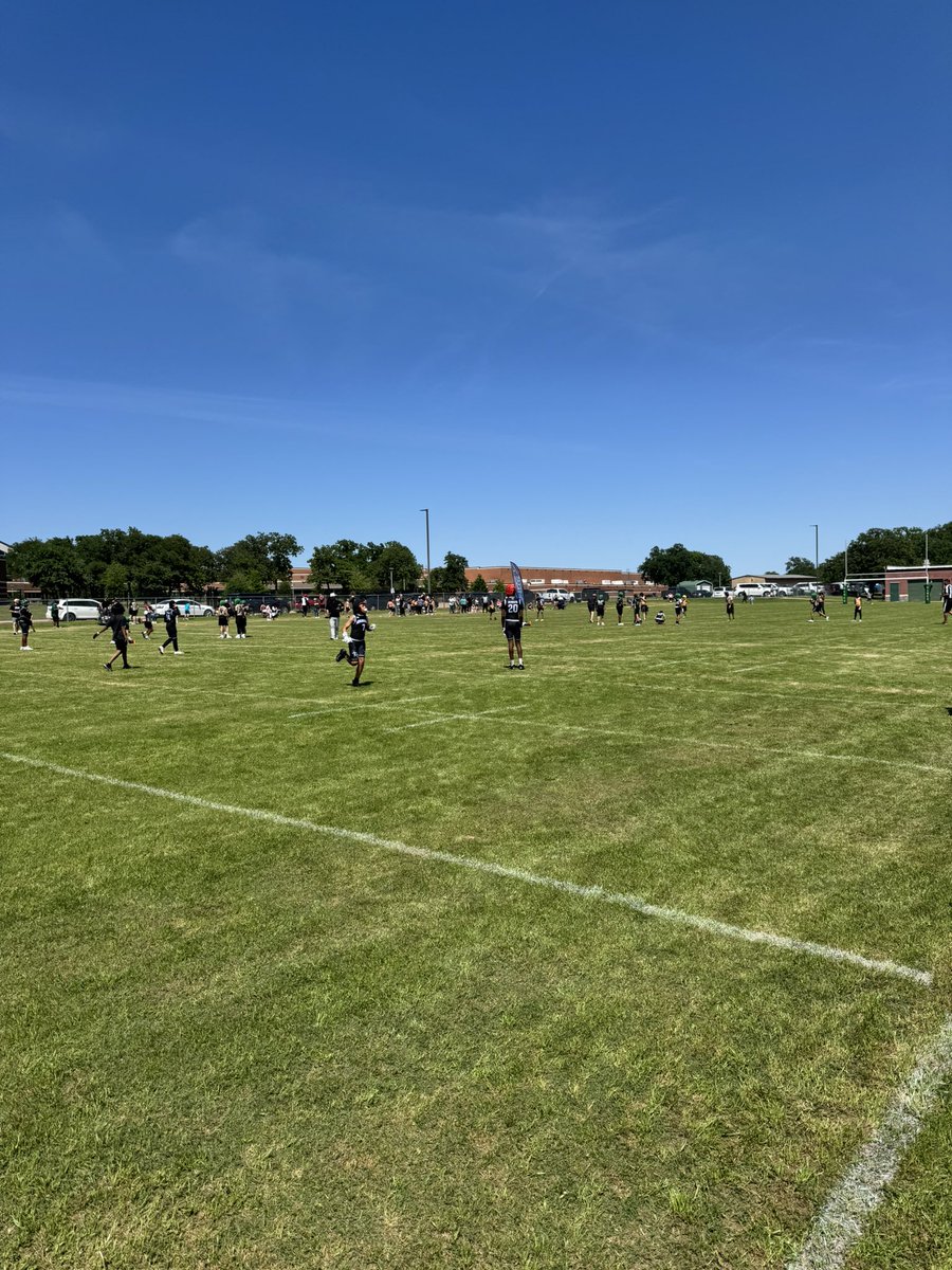 BIRDVILLE_FB's tweet photo. Future Hawks showing up and competing today! Middle school 7-on-7 season has officially begun! 🔥 https://t.co/iLqu5tdv9s