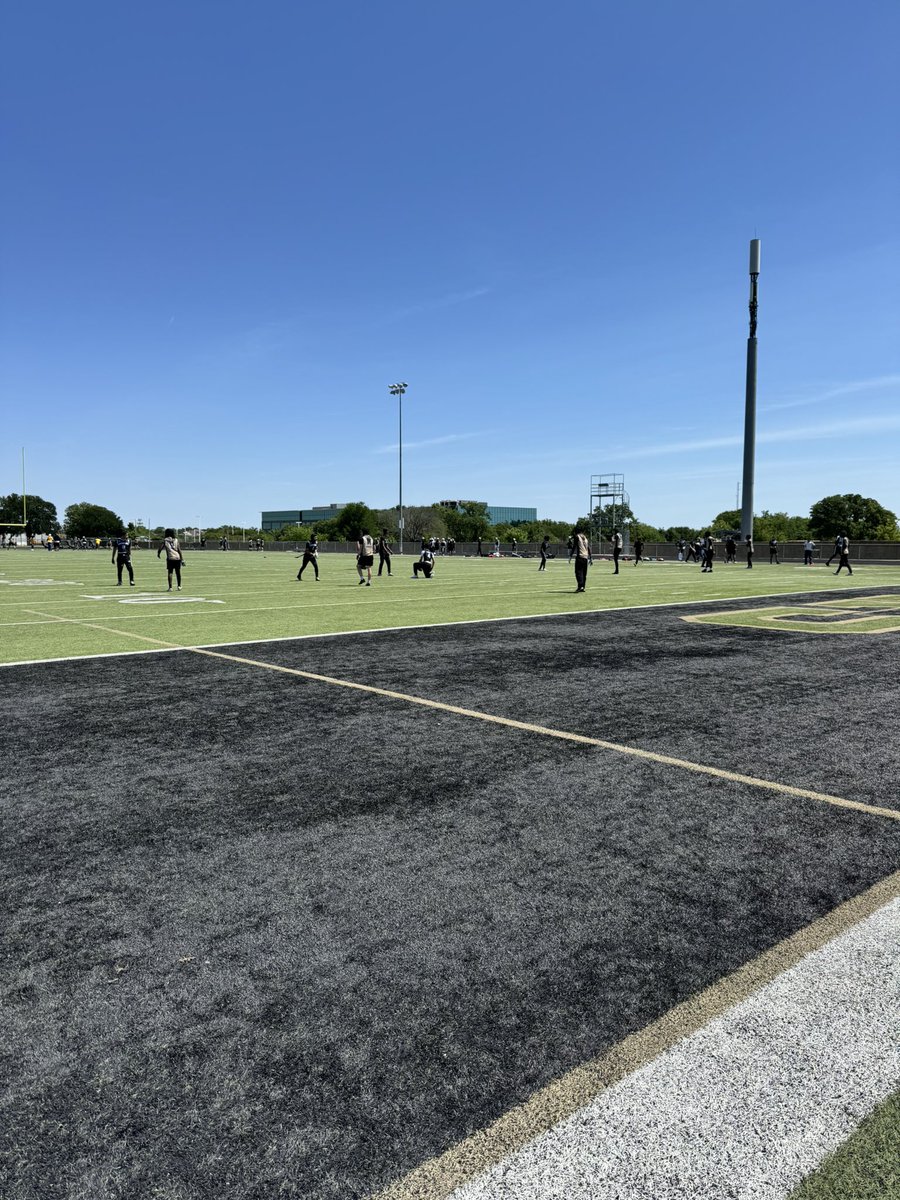 BIRDVILLE_FB's tweet photo. Future Hawks showing up and competing today! Middle school 7-on-7 season has officially begun! 🔥 https://t.co/iLqu5tdv9s