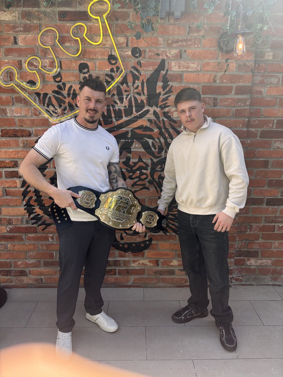 slimTjames5586's tweet image. @TheNotoriousMMA cracking bit of food and stout at #theblackforge yesterday, great experience exploring #dublin with my boy and his friend. 3 Welsh lads embracing Irish culture. Mainly drinking some great famous stout🤣