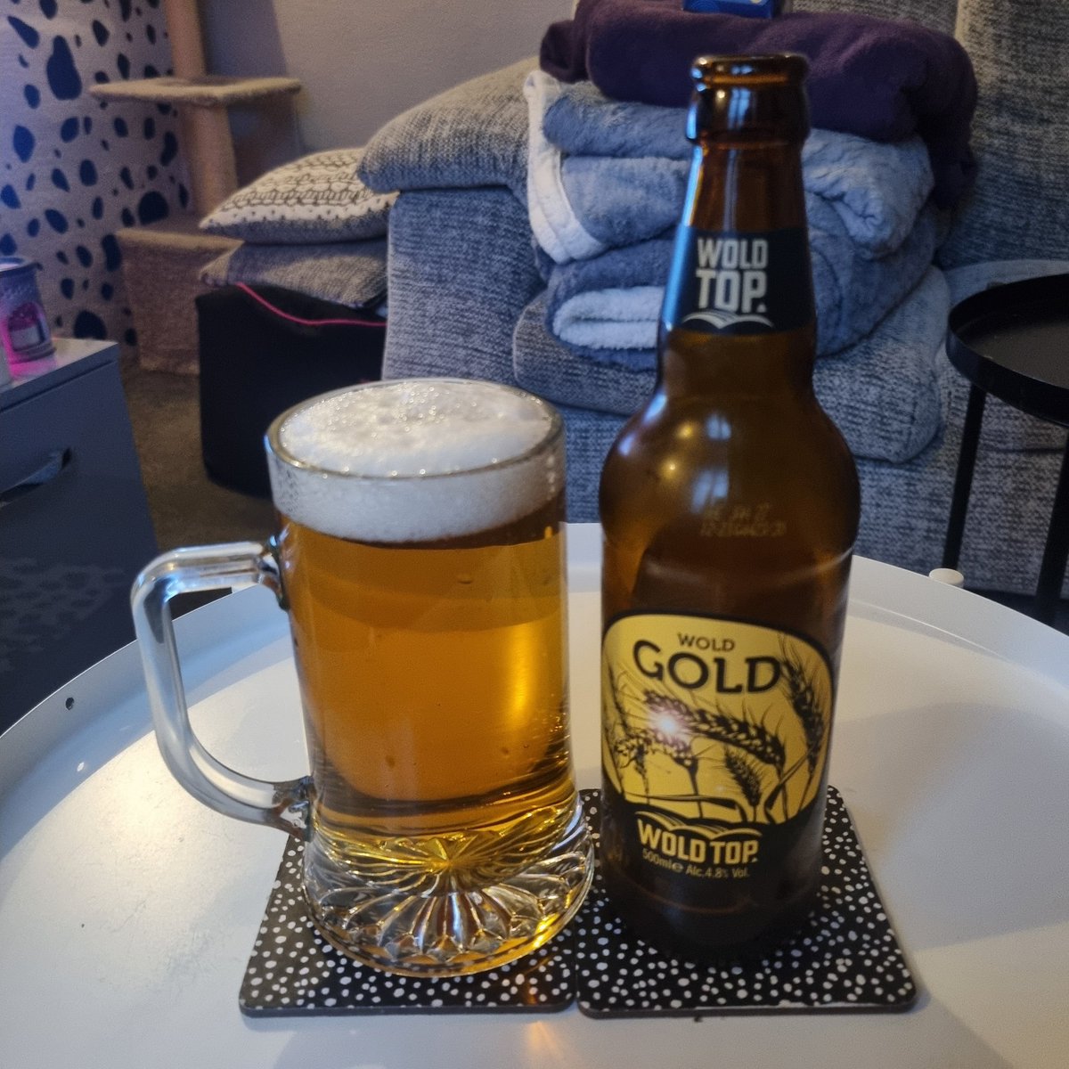 WelshWestwood's tweet image. Enjoying Wold Gold 4.8%

Bottle | @woldtopbrewery 

#beers #beersoftwitter #ale #alesinbottles  #beerdrinker