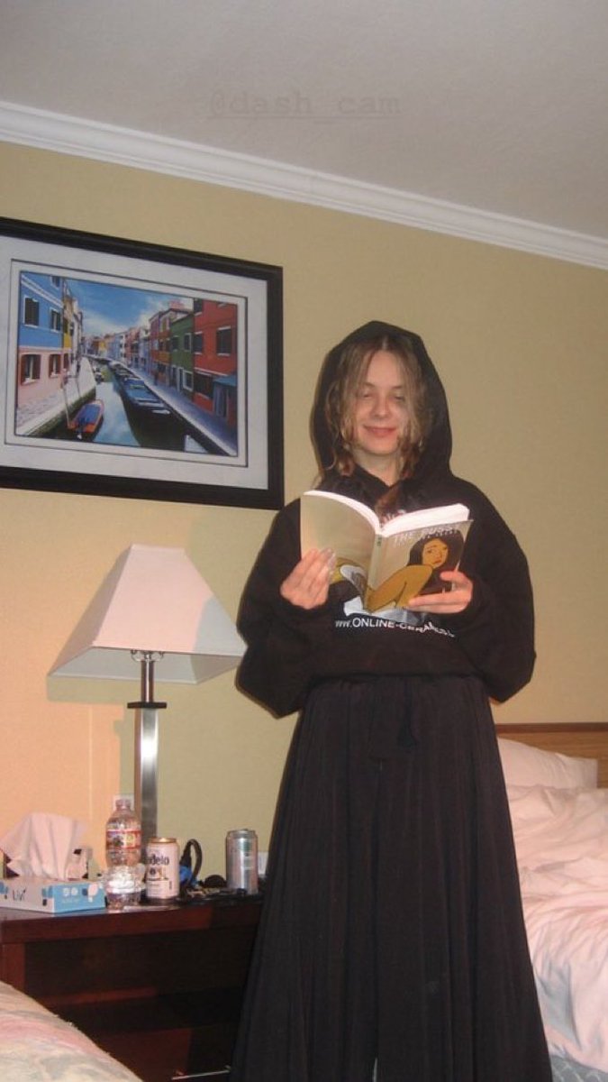 MaryShelleyStepOnMe tweet media